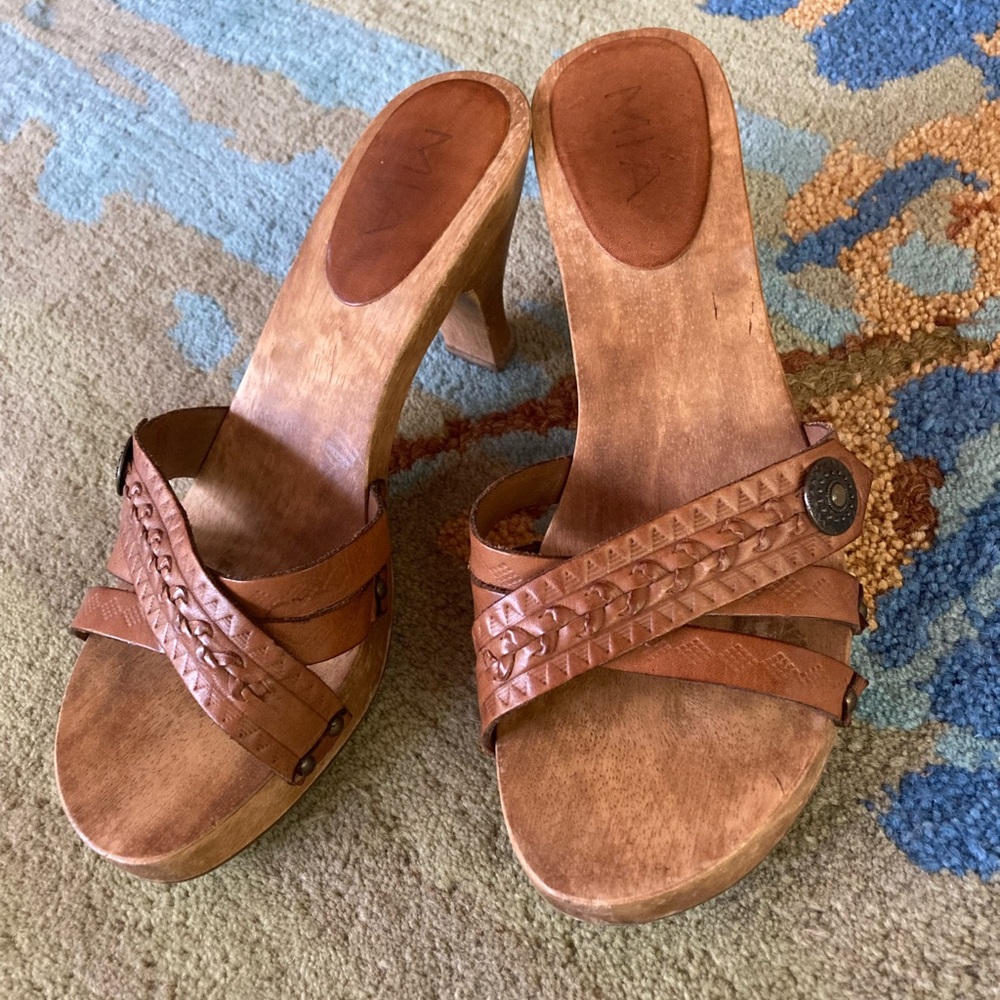 Y2K wood heels MIA